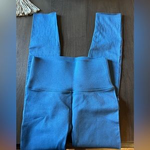 High-Waisted Sculptknit Eyelet 7/8 Blue Iron Capri Leggings
